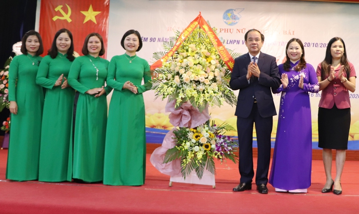 Kỷ niệm 90 năm thành lập Hội LHPN Việt Nam, phụ nữ Yên Bái tôn vinh 13 Chi hội trưởng tiêu biểu - Ảnh 1.