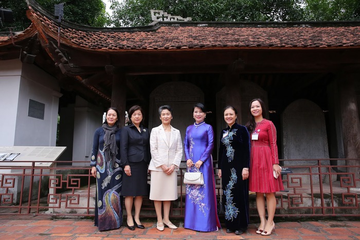 Phu nhân Thủ tướng Nhật Bản Suga Mariko thăm Bảo tàng Phụ nữ Việt Nam - Ảnh 4.