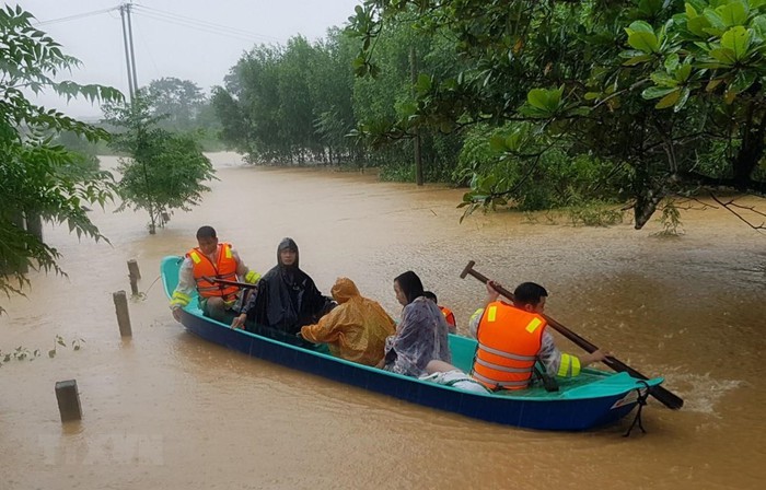 Hai tuần có 106 người chết, 27 người mất tích do mưa lũ ở miền Trung - Ảnh 1.