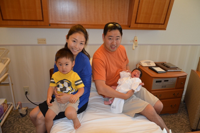 Luật pháp Nhật Bản cho phép cả nam và nữ nghỉ làm nhiều nhất là 1 năm sau khi sinh con - Ảnh: AFP