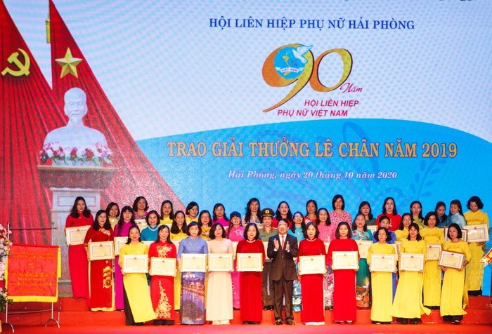 Hội LHPN Hải Phòng tổ chức trao giải thưởng Lê Chân - Ảnh 1.