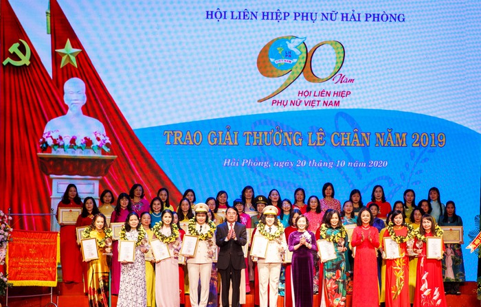 Hội LHPN Hải Phòng tổ chức trao giải thưởng Lê Chân - Ảnh 2.