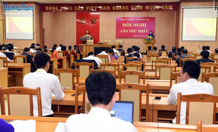 Đồng chí Bùi Thị Quỳnh Vân tái đắc cử Bí thư Tỉnh ủy Quảng Ngãi  - Ảnh 1.