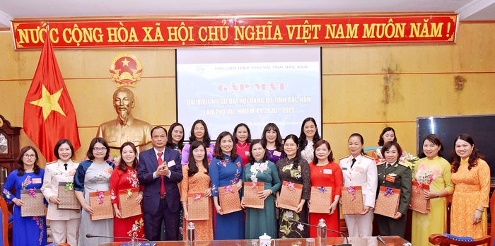 Bắc Kạn: Gặp mặt 78 đại biểu nữ dự Đại hội Đảng bộ tỉnh lần thứ XII - Ảnh 2.