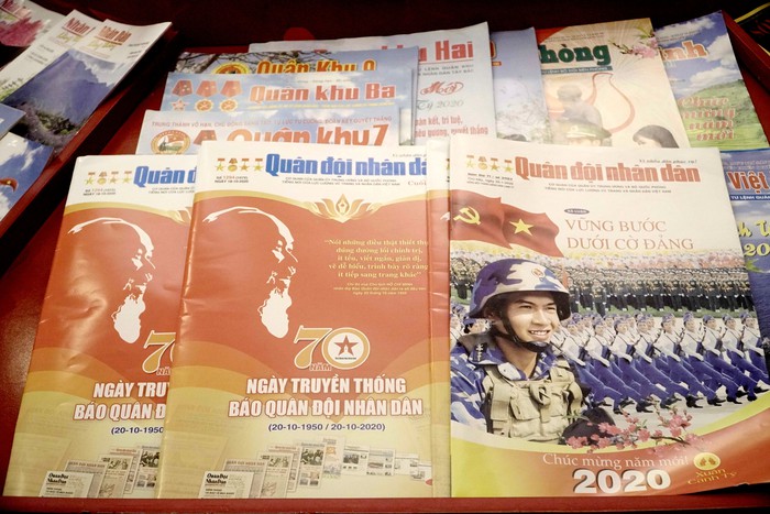Hội Nhà báo Việt Nam khai mạc trưng bày hàng nghìn ấn phẩm báo chí tiêu biểu và triển lãm ảnh - Ảnh 4.