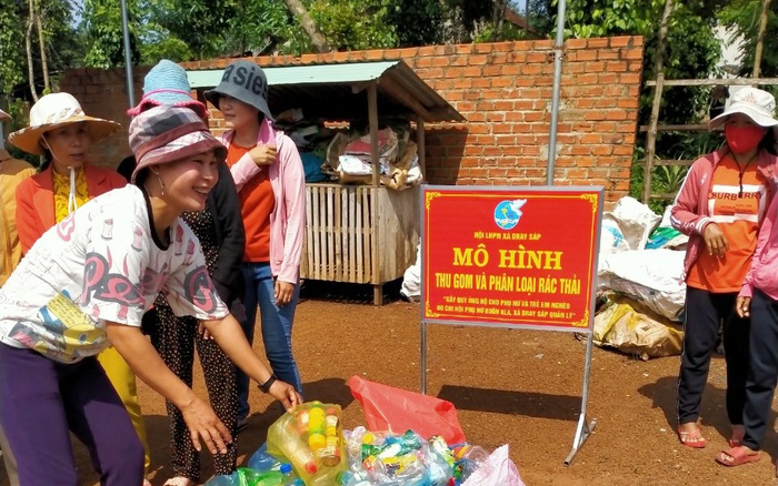 Ra mắt mô hình “thu gom và phân loại rác thải” vì môi trường nông thôn mới