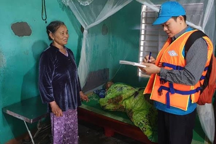 UNFPA hỗ trợ 540.000 USD cho phụ nữ và trẻ em gái bị ảnh hưởng bởi bão lụt miền Trung - Ảnh 1.