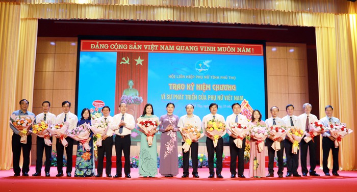 Hội LHPN tỉnh Phú Thọ: Hỗ trợ hội viên vay vốn trên 1.300 tỷ đồng, giúp hơn 7.000 hộ thoát nghèo - Ảnh 2.