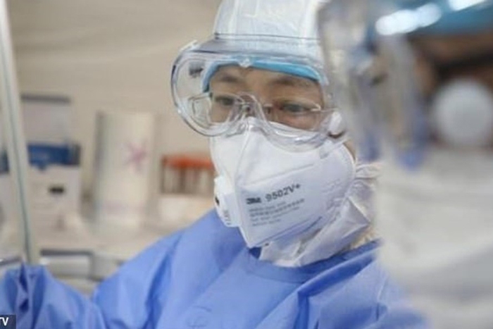 Tiến sĩ Chen Wei trong phòng thí nghiệm