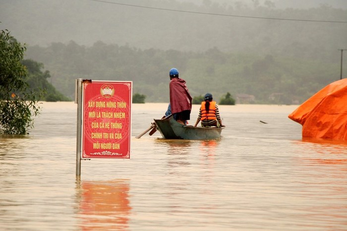 Hội LHPN Quảng Bình, Quảng Trị, Thừa Thiên-Huế tập trung đối phó mưa lũ lớn tại miền Trung  - Ảnh 2.