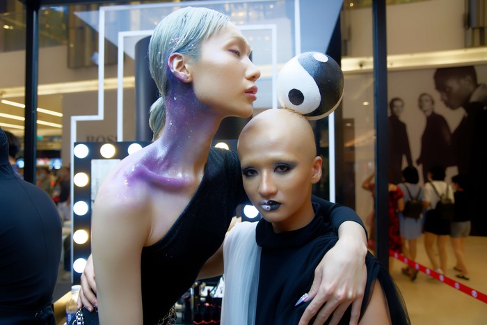 Hai người mẫu make up mang phong cách unisex mang lại nhiều ấn tượng thú vị cho người xem