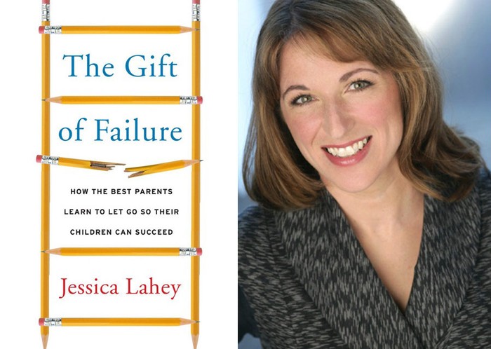 Tác giả Jessica Lahey và bản gốc cuốn sách &quot;Món quà của sự thất bại&quot;