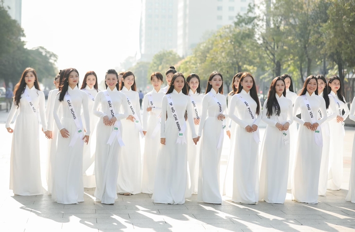 Ban tổ chức Hoa khôi Du lịch Việt Nam 2020 thu hồi toàn bộ dải băng đeo sai chính tả của các thí sinh   - Ảnh 1.
