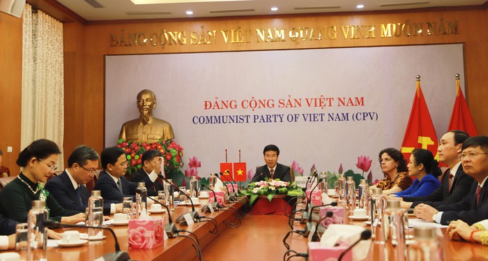 Đồng chí Võ Văn Thưởng hội đàm trực tuyến với Trưởng Ban Tư tưởng Trung ương Đảng Cộng sản Cu-ba - Ảnh 1.