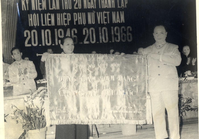 Những hình ảnh hiếm ghi dấu hoạt động của vị Chủ tịch Hội LHPN Việt Nam lâu năm nhất - Ảnh 5.