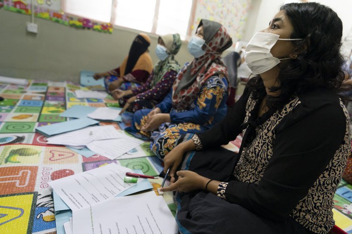 Lớp học chữ cho phụ nữ tị nạn ở Malaysia - Ảnh 1.