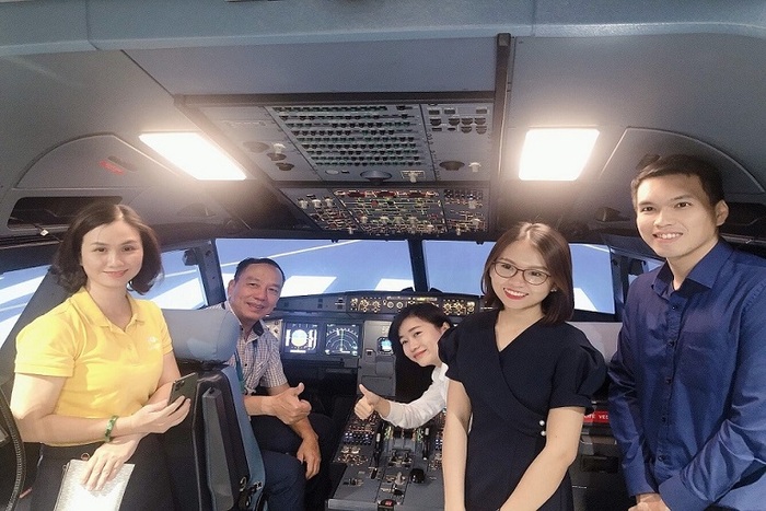 Độc đáo tour trải nghiệm làm phi công lần đầu xuất hiện ở Việt Nam - Ảnh 1.