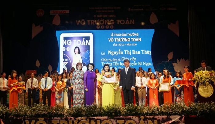 50 nhà giáo tiêu biểu tại TPHCM nhận giải thưởng Võ Trường Toản lần thứ 23 - Ảnh 1.