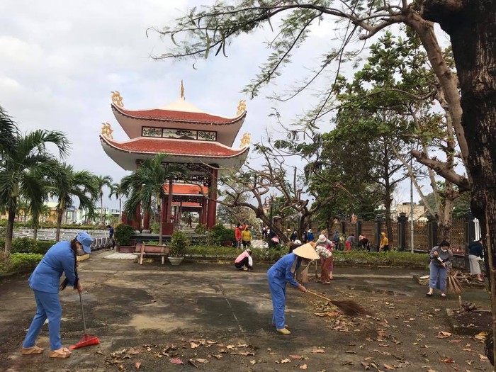 35.430 phụ nữ Đà Nẵng dọn vệ sinh môi trường khắc phục hậu quả sau bão số 9 - Ảnh 1.