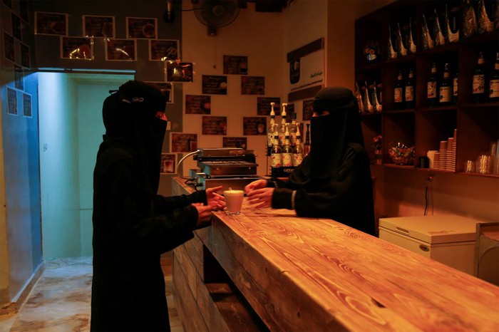 Quán cà phê dành riêng cho phụ nữ ở Yemen   - Ảnh 2.