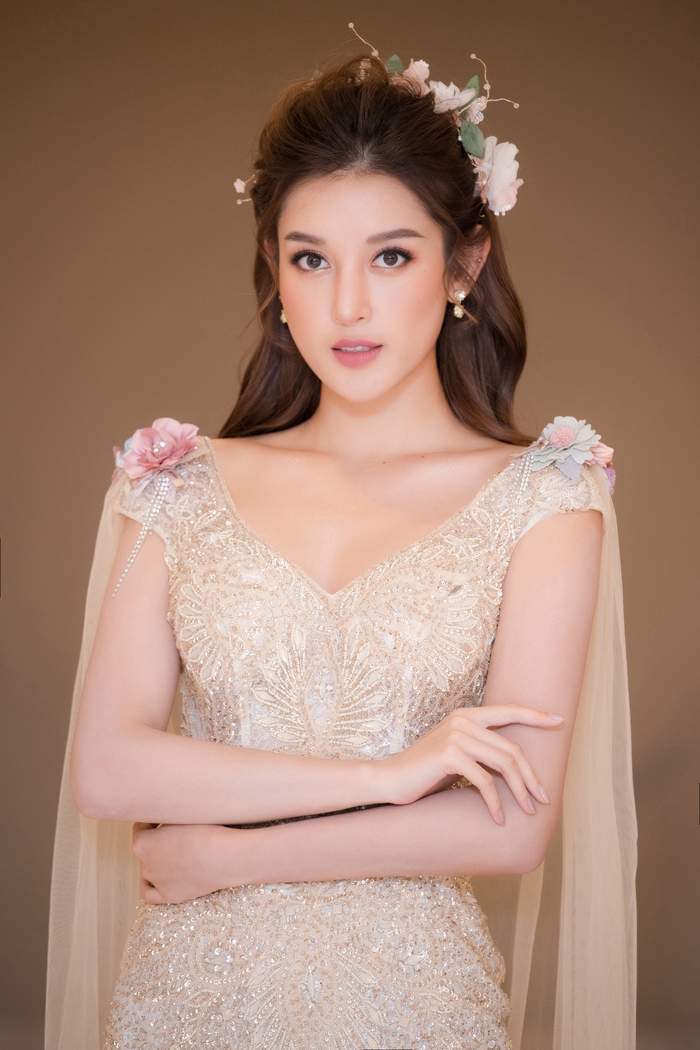 Á hậu Huyền My hóa công chúa trong show thời trang ủng hộ miền Trung - Ảnh 4.