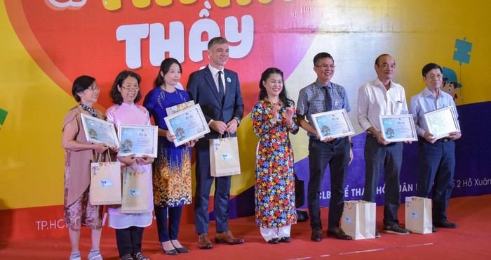 Hơn 350 trẻ tự kỷ tham gia hội thao mừng Ngày Nhà giáo Việt Nam  - Ảnh 1.