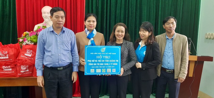 Hội LHPN Việt Nam hỗ trợ phụ nữ và trẻ em nghèo Quảng Trị bị ảnh hưởng thiên tai lũ lụt tổng trị giá 2 tỉ đồng  - Ảnh 2.