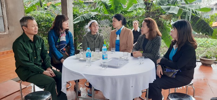 Chủ tịch Hội LHPN Việt Nam thăm hỏi thân nhân liệt sĩ, phụ nữ, trẻ em bị ảnh hưởng bởi bão lụt ở Quảng Trị - Ảnh 2.