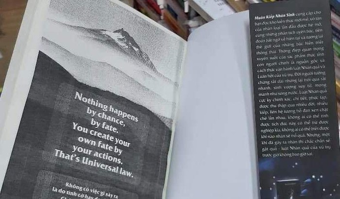 Sách giả được bán công khai với giá 30 nghìn đồng/kg tại Hội sách Thăng Long - Ảnh 2.