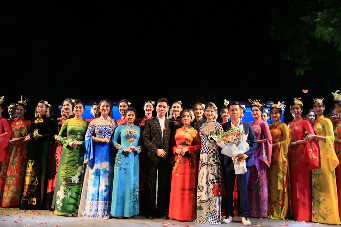 NTK Vũ Thảo Giang mang vẻ đẹp di sản Việt lên tà áo dài trong Ngày hội Văn hóa ASEAN - Ảnh 5.