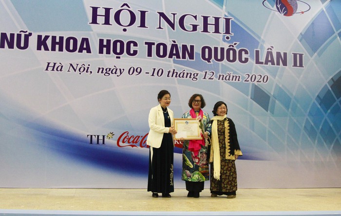 56 Nhà khoa học nữ xuất sắc được Chủ tịch Hội LHPN Việt Nam tặng bằng khen - Ảnh 2.