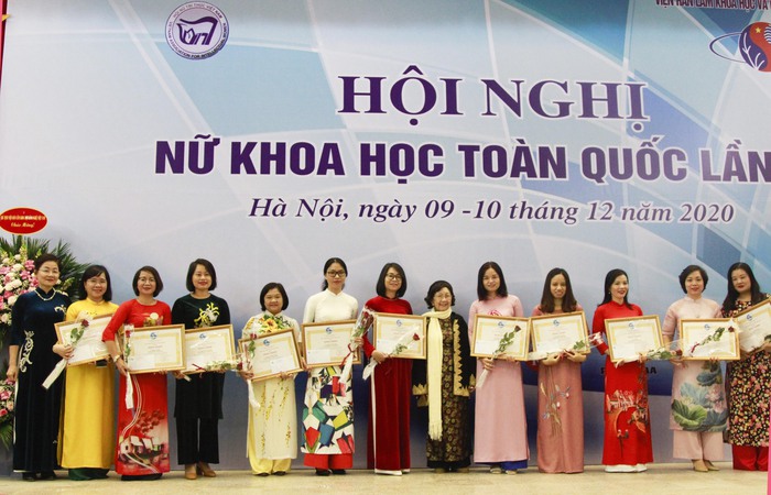 56 Nhà khoa học nữ xuất sắc được Chủ tịch Hội LHPN Việt Nam tặng bằng khen - Ảnh 3.