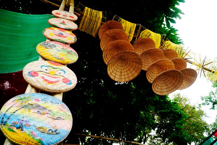 Khẩn trương trang hoàng Lễ hội Văn hóa dân gian trên Phố đi bộ Hồ Gươm - Ảnh 4.