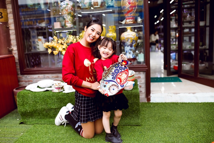 Hoa hậu Ngọc Hân cùng con gái đỡ đầu Cherry