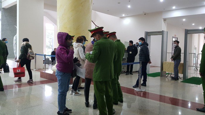 An ninh được thắt chặt trong và ngoài phiên tòa xét xử trùm đa cấp Lê Xuân Giang (ảnh Hà Khê)