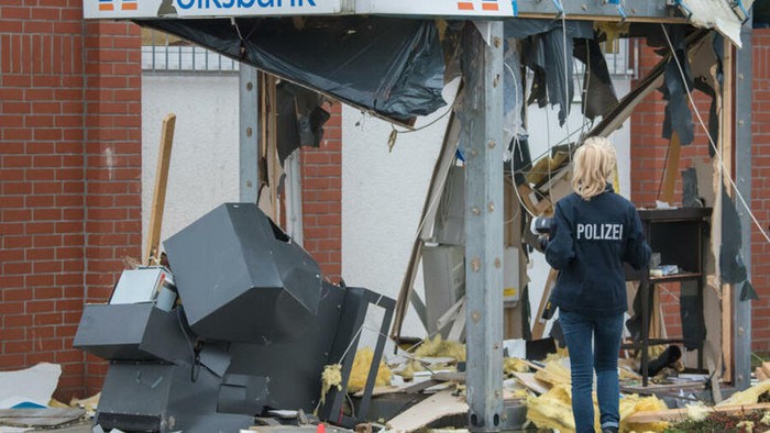Đức: Tình trạng phá nổ các cây ATM để cướp tiền tăng đột biến - Ảnh 2.