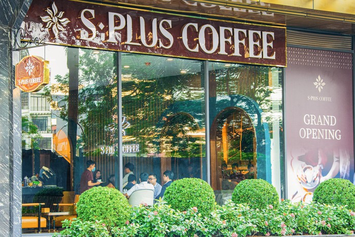 Không gian sang trọng của S-Plus Coffee trở thành điểm hẹn lý tưởng của khách hàng