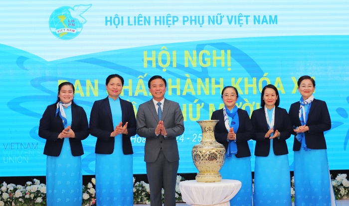 Khai mạc Hội nghị lần thứ 10 Ban Chấp hành TƯ Hội LHPN Việt Nam khóa XII - Ảnh 1.