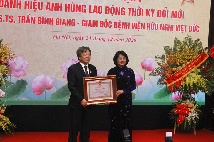 Nhiều tập thể, cá nhân của BV Việt Đức được trao tặng danh hiệu cấp Nhà nước - Ảnh 1.