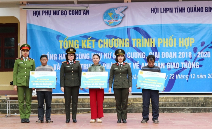 Phụ nữ Bộ công an “Đồng hành cùng phụ nữ biên cương” ở Quảng Bình - Ảnh 2.