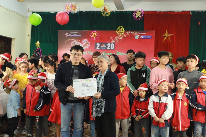 Chương trình Mottainai tổ chức Noel sớm cho trẻ em mồ côi Hà Cầu - Ảnh 11.