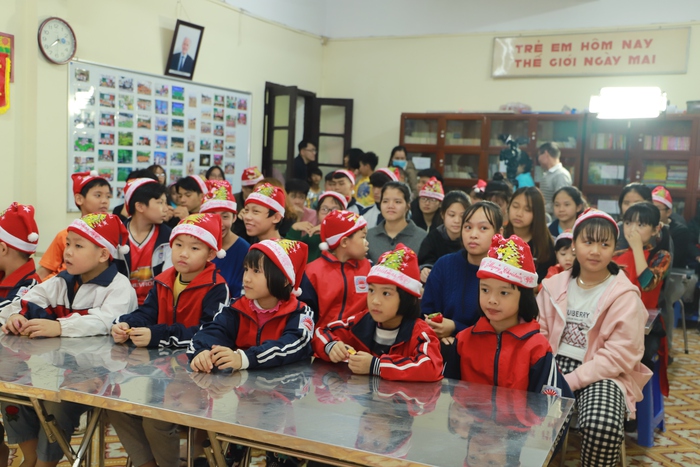 Chương trình Mottainai tổ chức Noel sớm cho trẻ em mồ côi Hà Cầu - Ảnh 1.