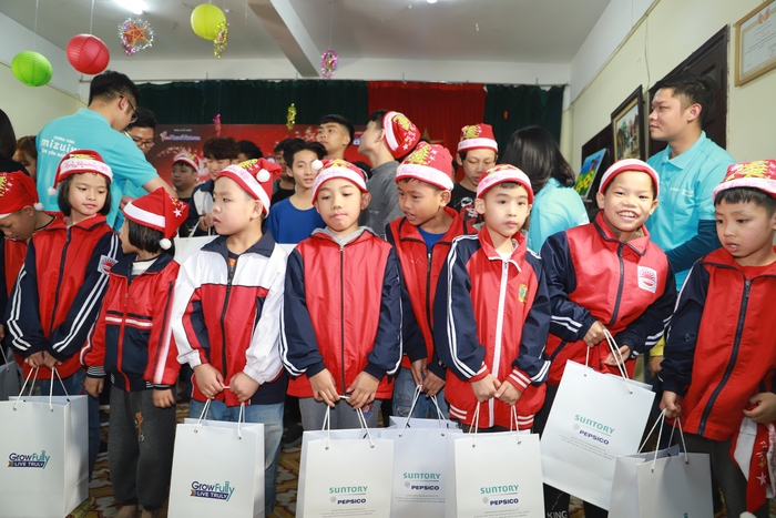 Chương trình Mottainai tổ chức Noel sớm cho trẻ em mồ côi Hà Cầu - Ảnh 14.
