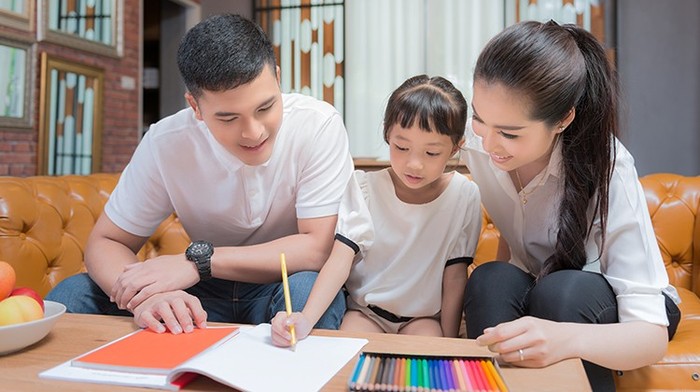 Nhiều bậc phụ huynh châu Á bối rối trong việc dạy con cái cách quản lý tiền - Ảnh 1.