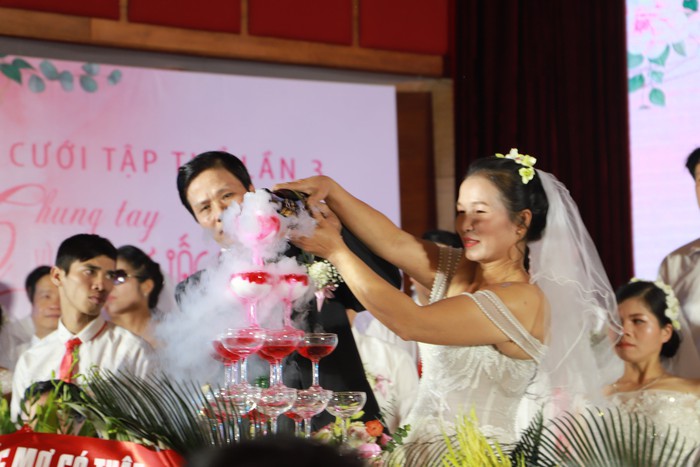 46 cặp đôi rạng rỡ hạnh phúc trong Lễ cưới tập thể “Giấc mơ có thật” - Ảnh 2.