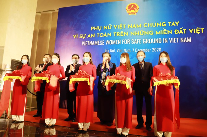 Phụ nữ Việt Nam chung tay vì sự an toàn trên những miền đất Việt  - Ảnh 2.