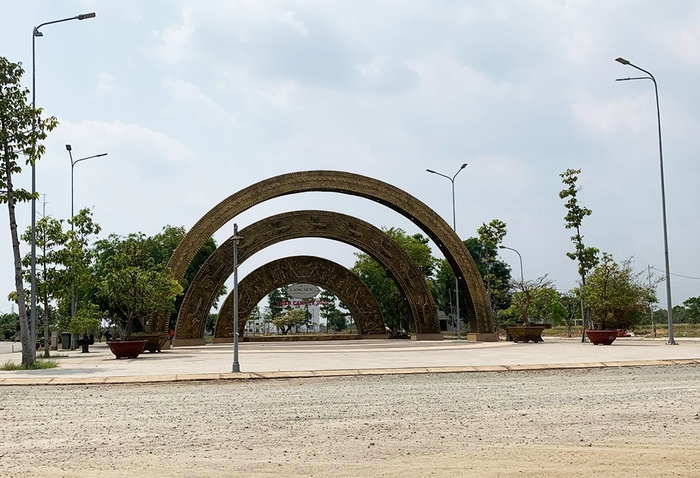 Dự án khu đô thị Làng Sen Việt Nam hạ tầng chưa xong, sổ đỏ bị thế chấp  - Ảnh 1.