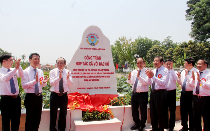 Thủ tướng cắt băng khánh thành công trình 'Hợp tác xã với Bác Hồ' tại Nghệ An - Ảnh 1.