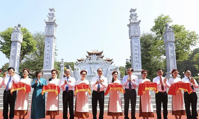 Thủ tướng Nguyễn Xuân Phúc dự khánh thành Đền thờ Gia tiên Chủ tịch Hồ Chí Minh - Ảnh 1.