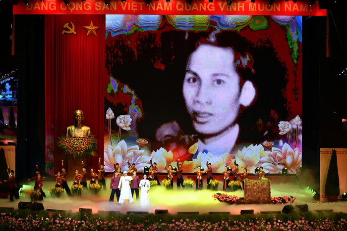 &quot;Chủ tịch Hồ Chí Minh– người hiến dâng trọn đời mình cho sự nghiệp vẻ vang, tên tuổi còn mãi với non sông đất nước!&quot; - Ảnh 3.
